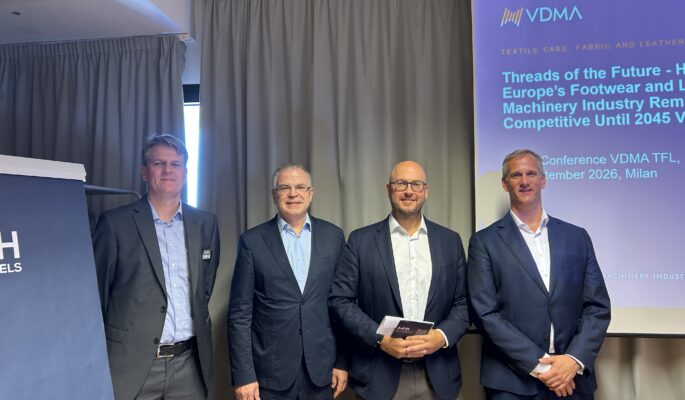 from left: Dr. Karsten Stöbener (Desma), Elgar Straub (VDMA), Anton Schumann (Gherzi), Yves-Simon Gloy (Gherzi) (credit: editorial)